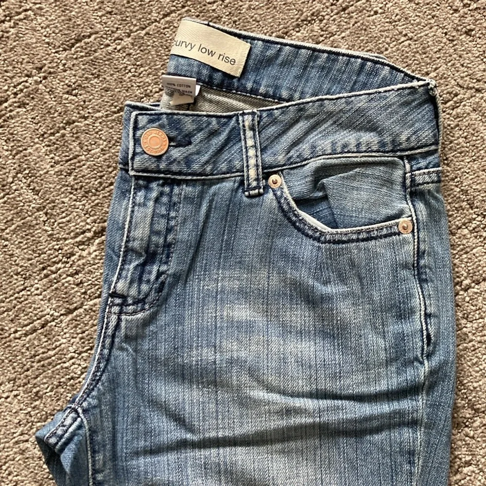 GAP Factory Curvy Low Rise Capris - Picture 3 of 12